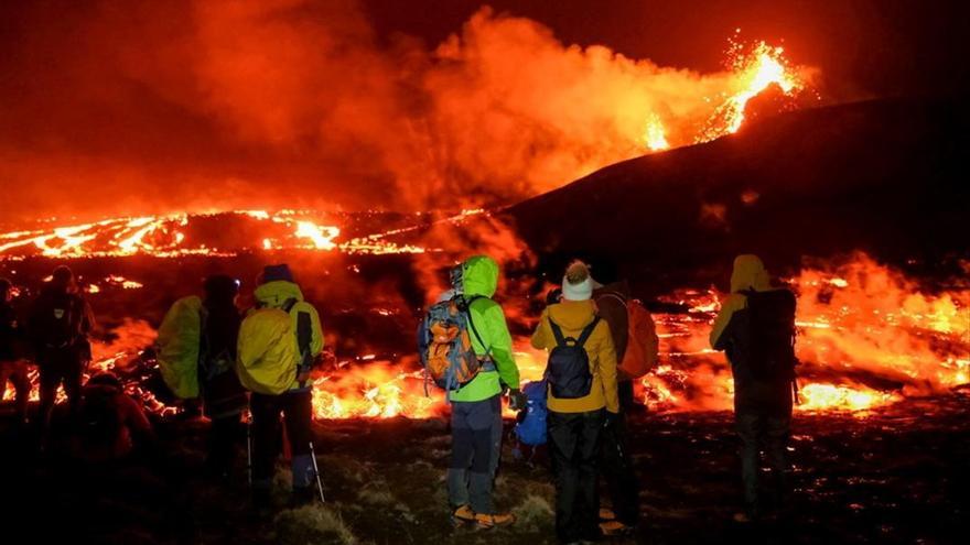 Erupción volcánica a unos 40 kilómetros de la capital de Islandia