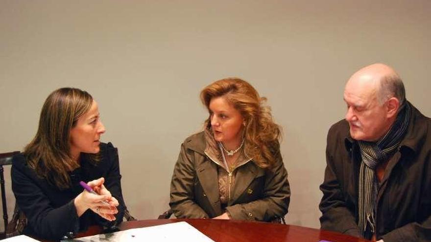 Luz Doporto, reunida con la conselleira Ethel Vázquez.  // FdV