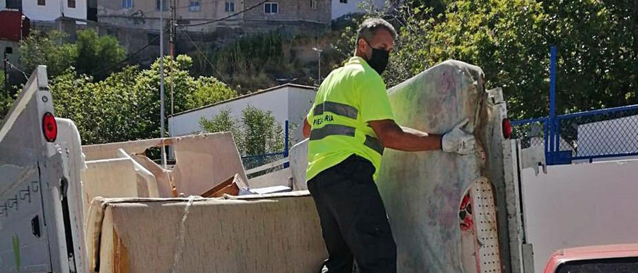 Recogida de enseres en la capital.