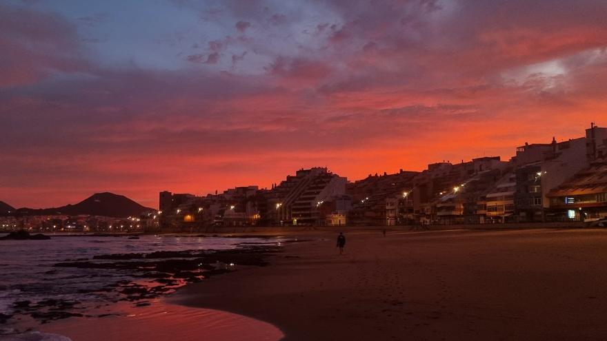 Amanecer rojo en Las Palmas de Gran Canaria (11/01/24)