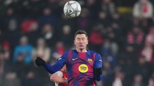 Lewandowski crea distancia con el Slavia de Praga anotando el cuarto gol