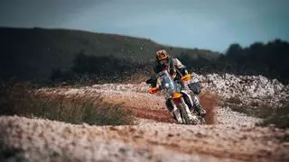 KTM 690 Rally 2027: la aventura vuelve a adelgazar