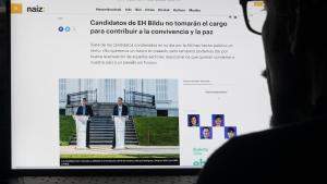 Noticia del diario ’Naiz’ sobre los candidatos de EH Bildu que renuncian a ser concejales.