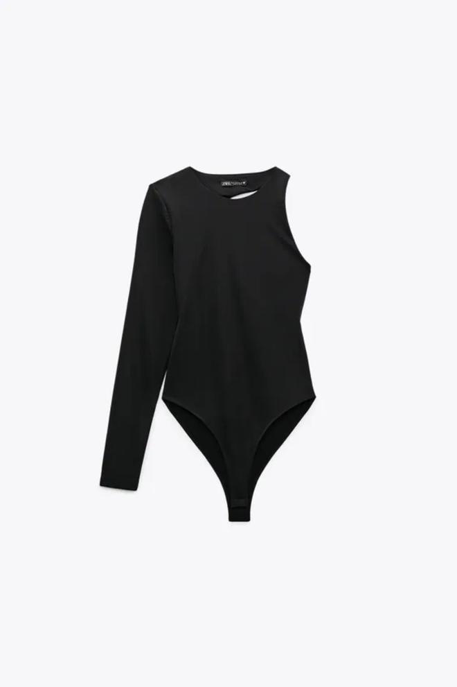 Body negro asimétrico de Zara (precio: 19,95 euros)