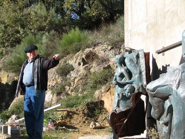 Los momentos del montaje del monumento a Carlos V en Yuste