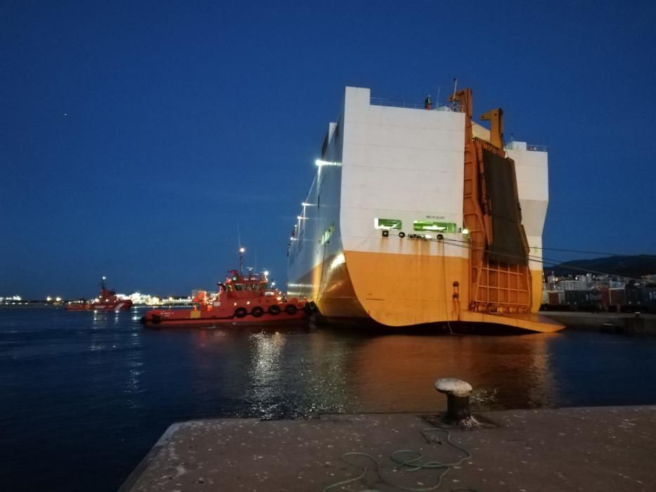 El barco incendiado Grande Europa ya está en Palma