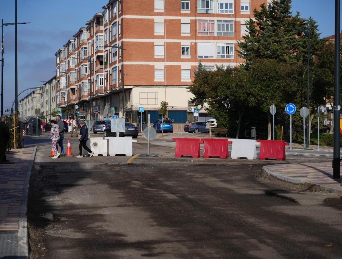 Confluencia con la nueva glorieta de la Cuesta del Bolón. | JOSE LUIS FERNÁNDEZ