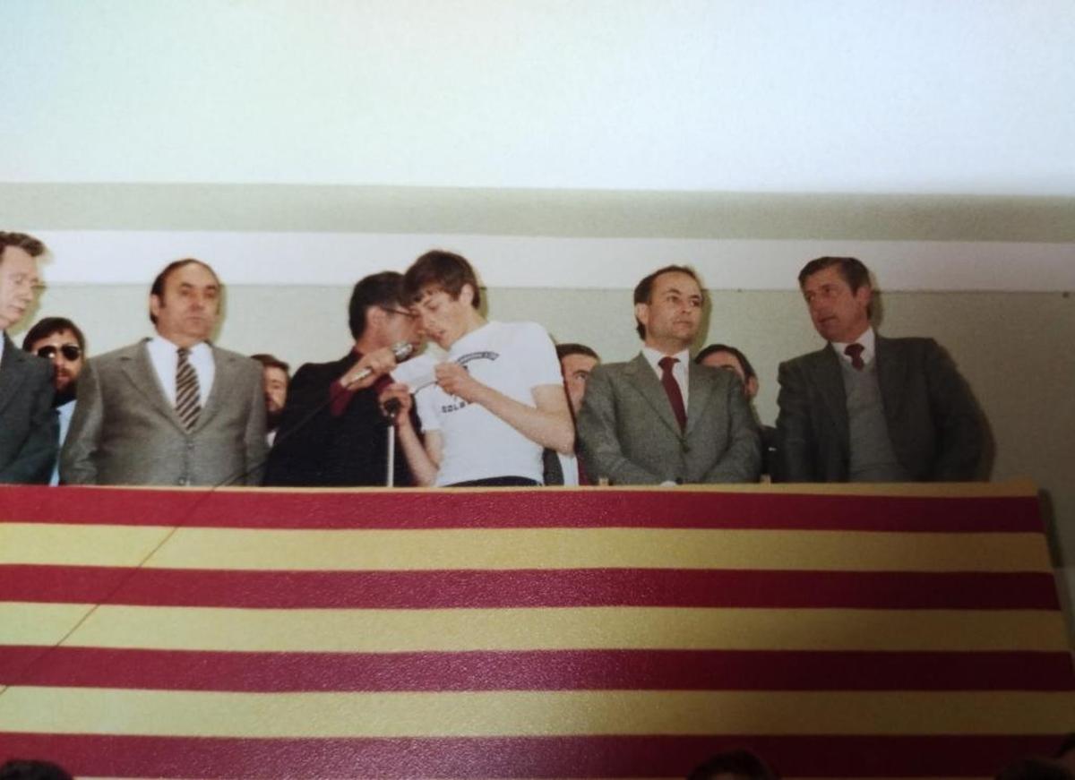 Joan Vilà, el primer per la dreta, en un acte durant la seva alcaldia