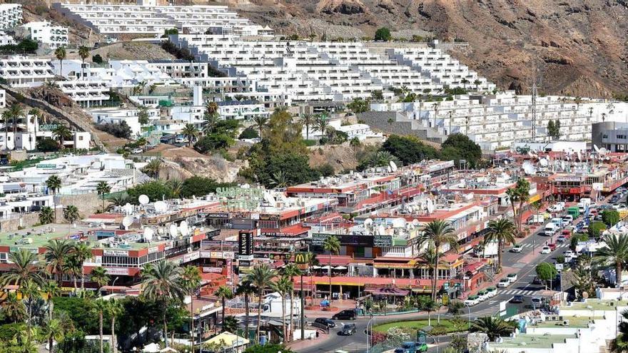 Canarias dicta las primeras sanciones por residir en apartamentos turísticos