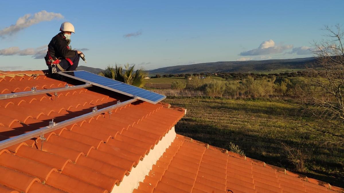 La instalación de placas fotovoltaicas, ideal para ahorrar en el entorno natural