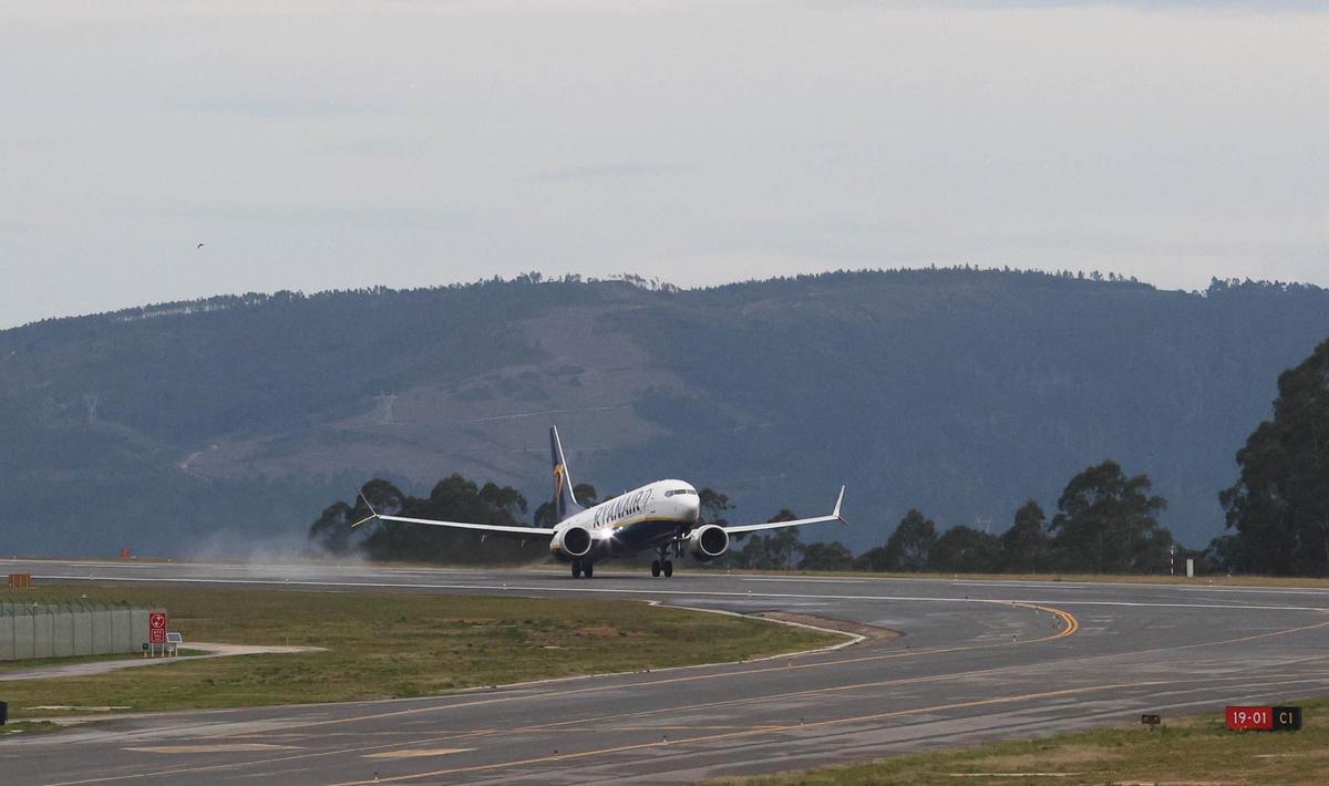 Avión de Ryanair en el aeropuerto de Vigo este mes de marzo.