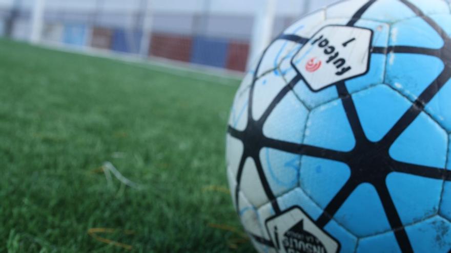 Els Mossos van registrat una trentena d’incidents als camps de futbol durant la temporada passada