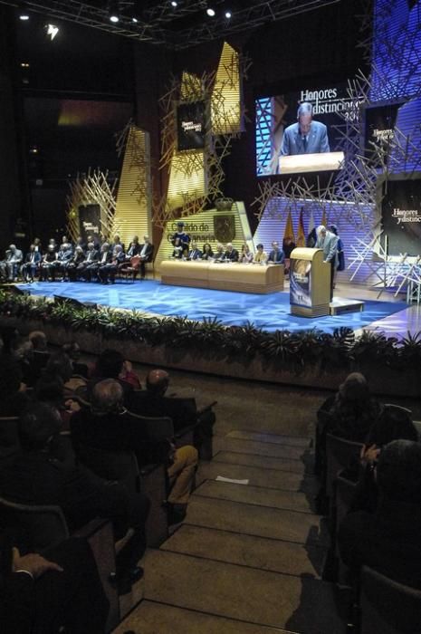 ENTREGA DE HONORES Y DISTINCIONES DEL CABILDO DE ...