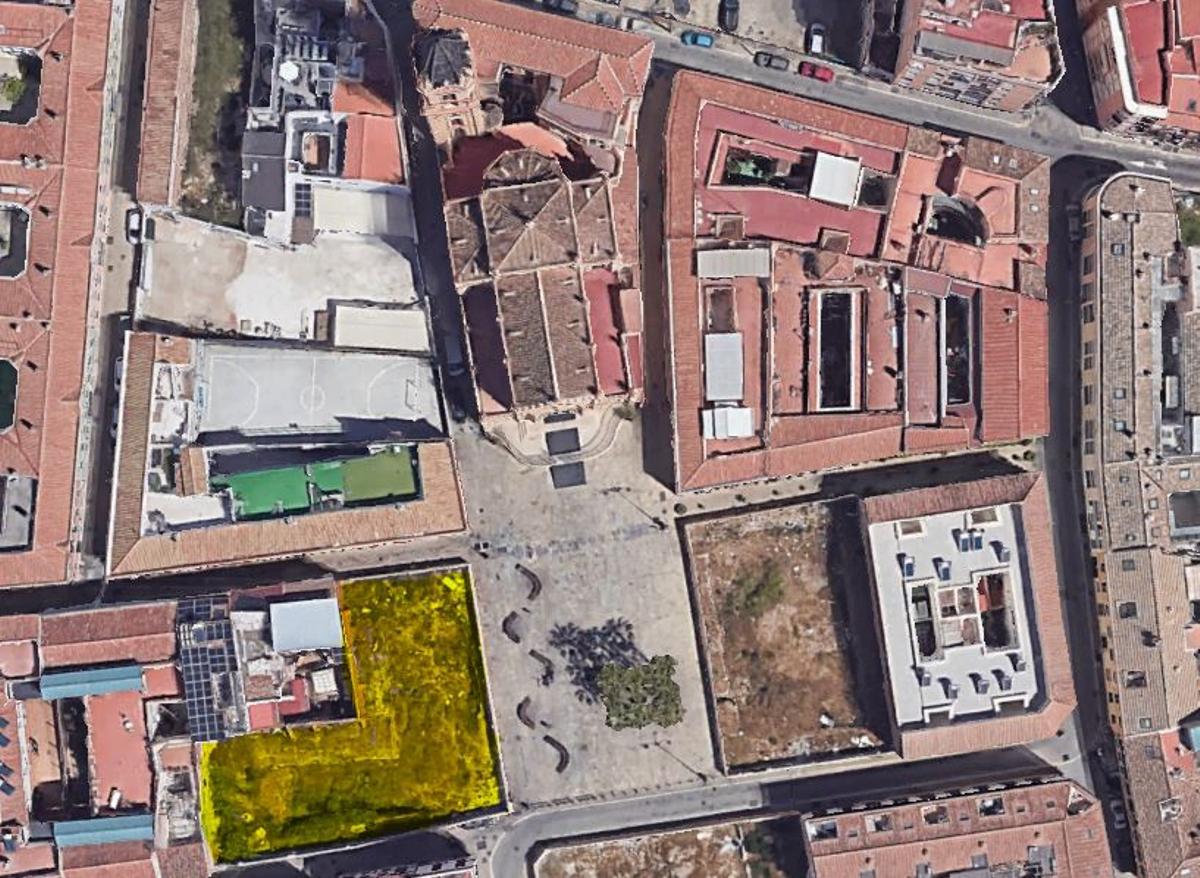 En amarillo, la parcela en San Pablo donde se construirá la Casa Hermandad del Cautivo.