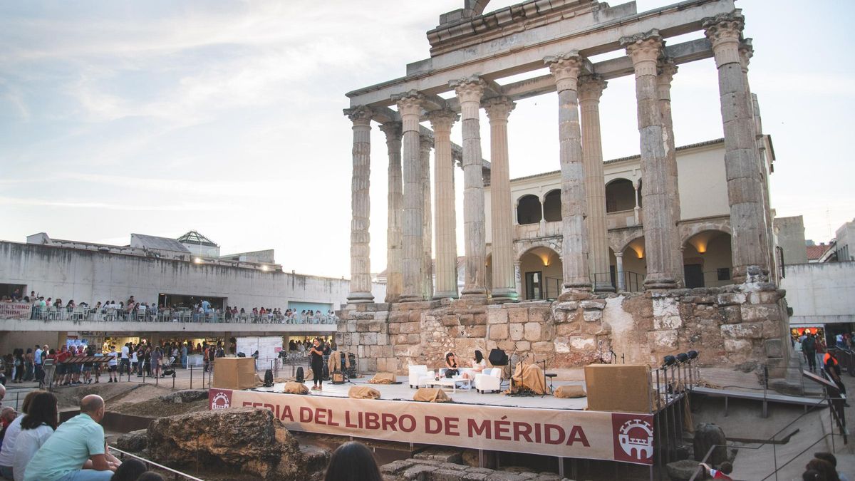 La capital extremeña se inundará de tinta y papel.