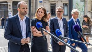 Los líderes de las formaciones que integran la coalición de izquierda NUPES, Manual Bompard (LFI), Marine Tondelier (EELV), Olivier Faure (PS) and Fabien Roussel (PC), antes de reunirse con Macron el día 30 de agosto en Saint Denis.