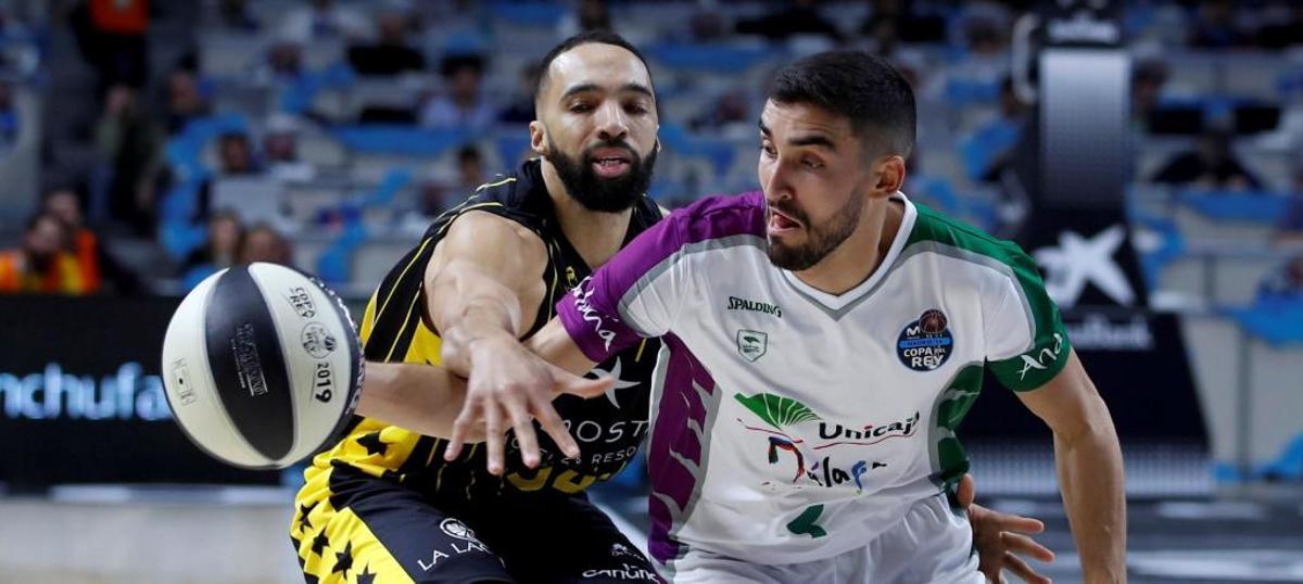 Jaime Fernández y Davin White, durante el partido.