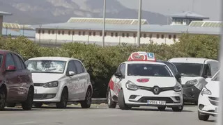 Unos 7.600 alumnos hacen cola para examinarse del carné de conducir en Mallorca