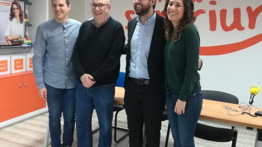 Ignasi Candela (segundo por la derecha) en la presentación de su candidatura a las primarias.