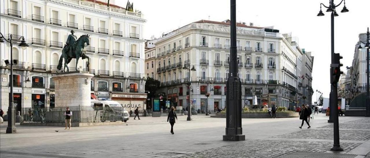 La Puerta del Sol de Madrid, desierta.