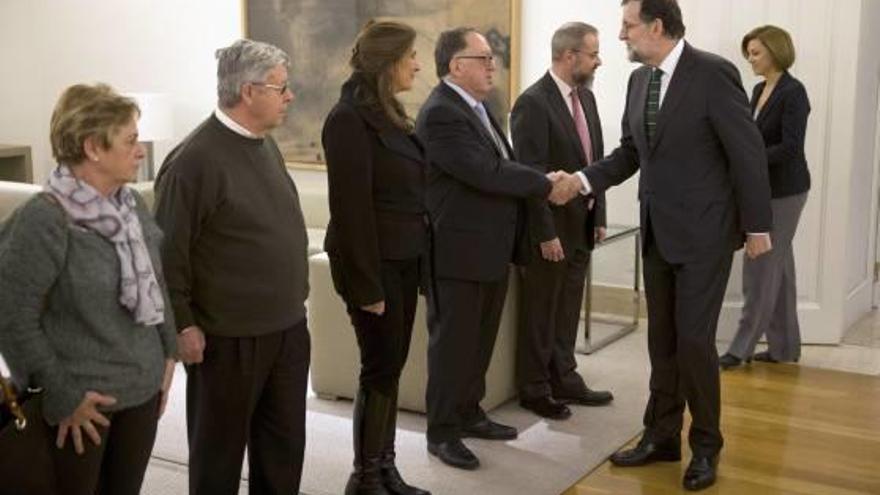 Rajoy i Cospedal saluden els familiars de les víctimes de l&#039;accident del Iak-42.