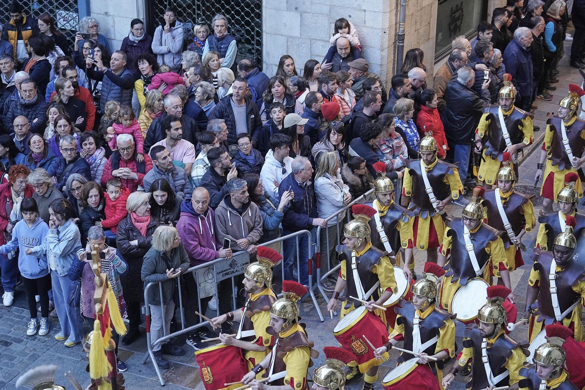 Els Manaies de Girona lliuren el penó a Narcís Reixach enmig de l’emoció de la normalitat