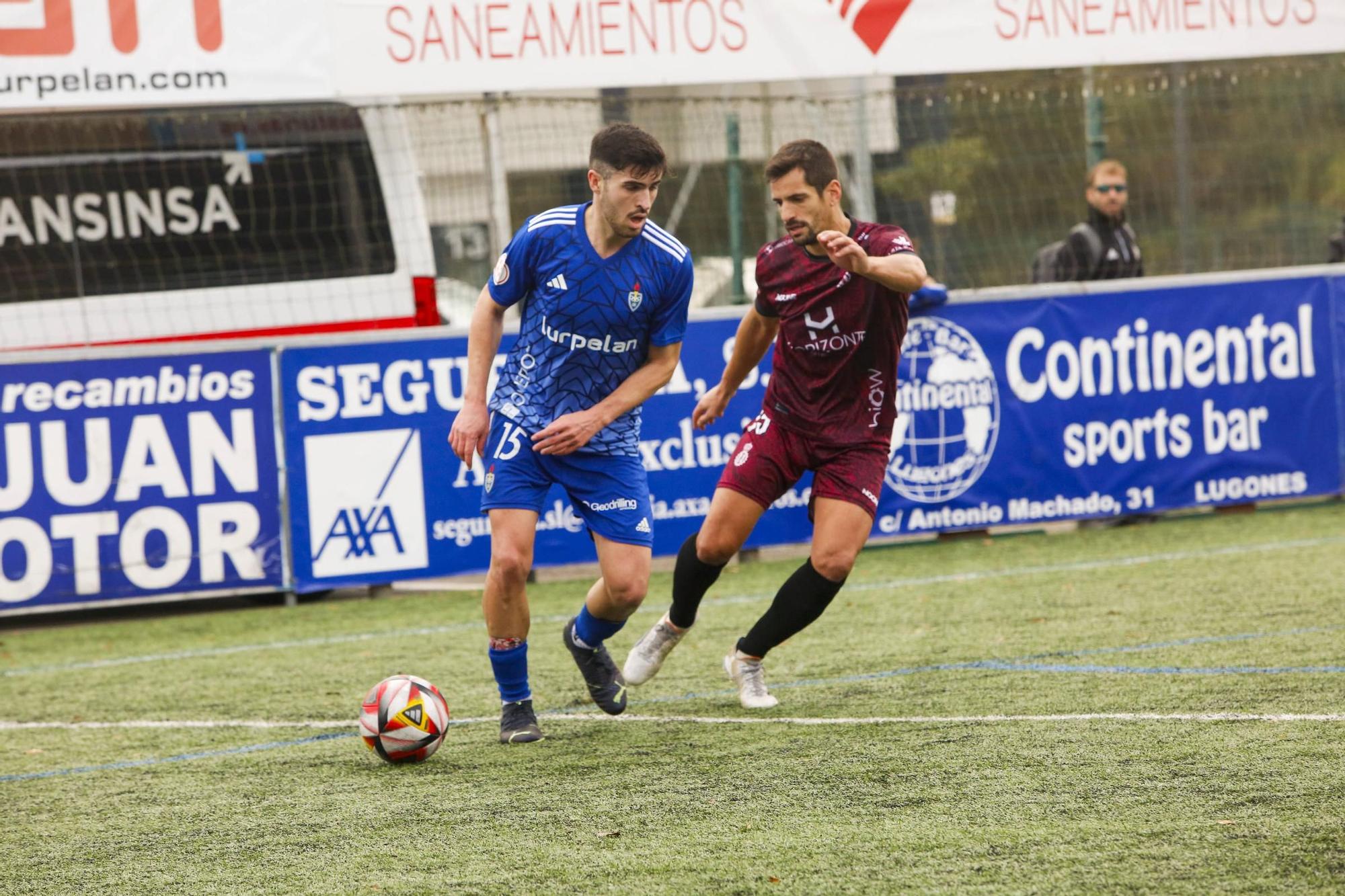 Las imágenes de la victoria del Avilés en el campo del Covadonga: segunda consecutiva de los blanquiazules