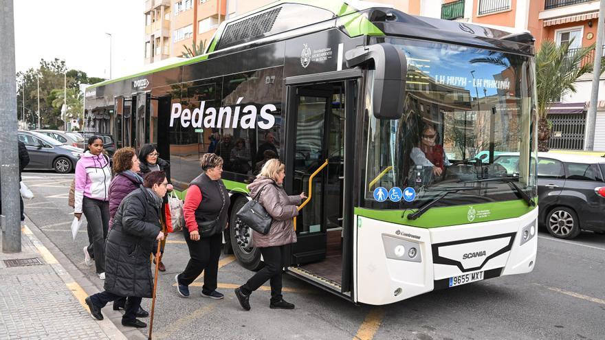 Dos líneas del bus a las pedanías de Elche acaparan la mitad de pasajeros
