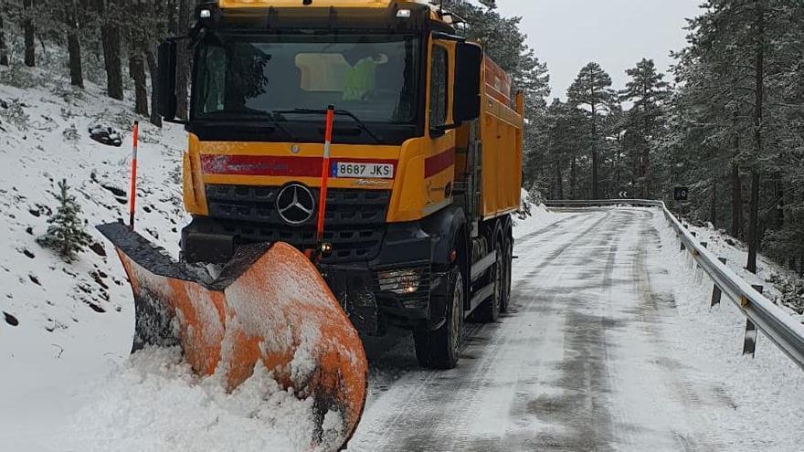 La nieve obliga a cortar carreteras en Huesca pero alegra al esquí y la agricultura