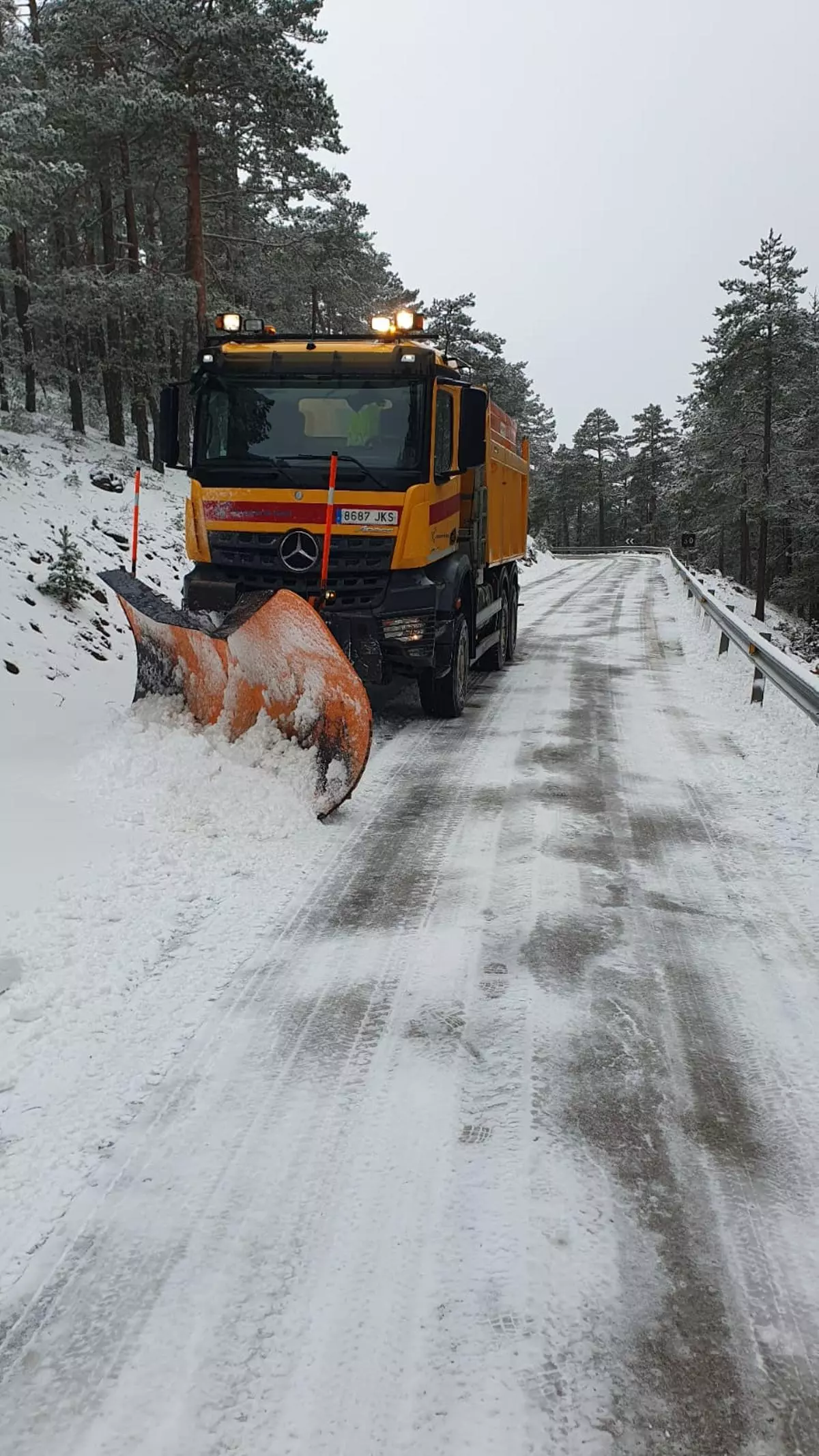 La nieve obliga a cortar carreteras en Huesca pero alegra al esquí y la agricultura