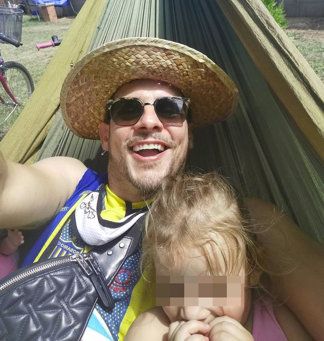 Álex Casademunt con su hija, Bruna