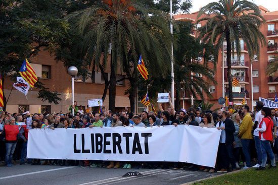 Unes 350.000 persones assisteixen a la manifestació contra la sentència de l'1-O a Barcelona