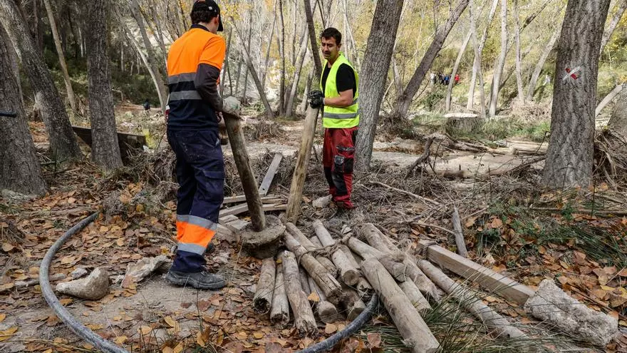 Alcoy limpia el Racó de Sant Bonaventura tras los daños causados por las lluvias
