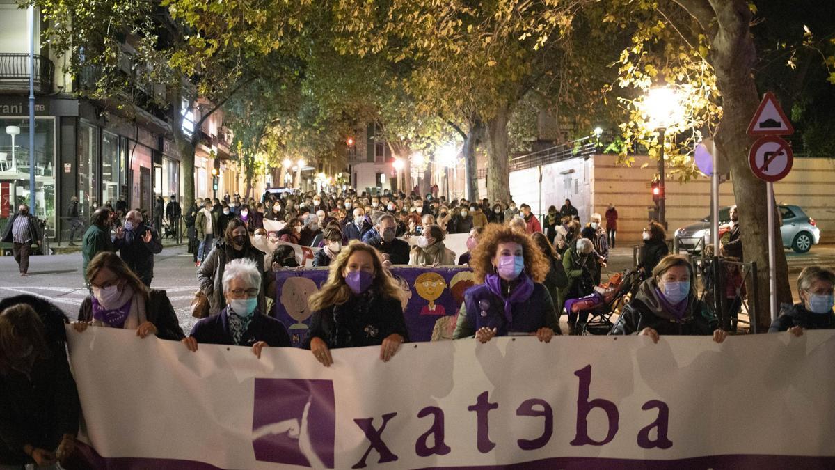 Manifestación 25 N contra la violencia machista en Xàtiva.
