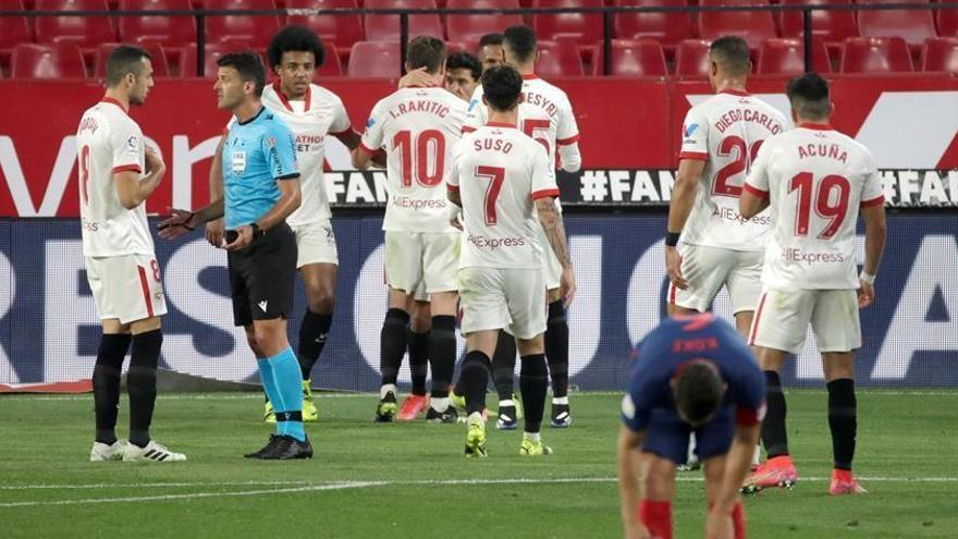 El Sevilla gana al Atlético y anima aún más la Liga (1-0)