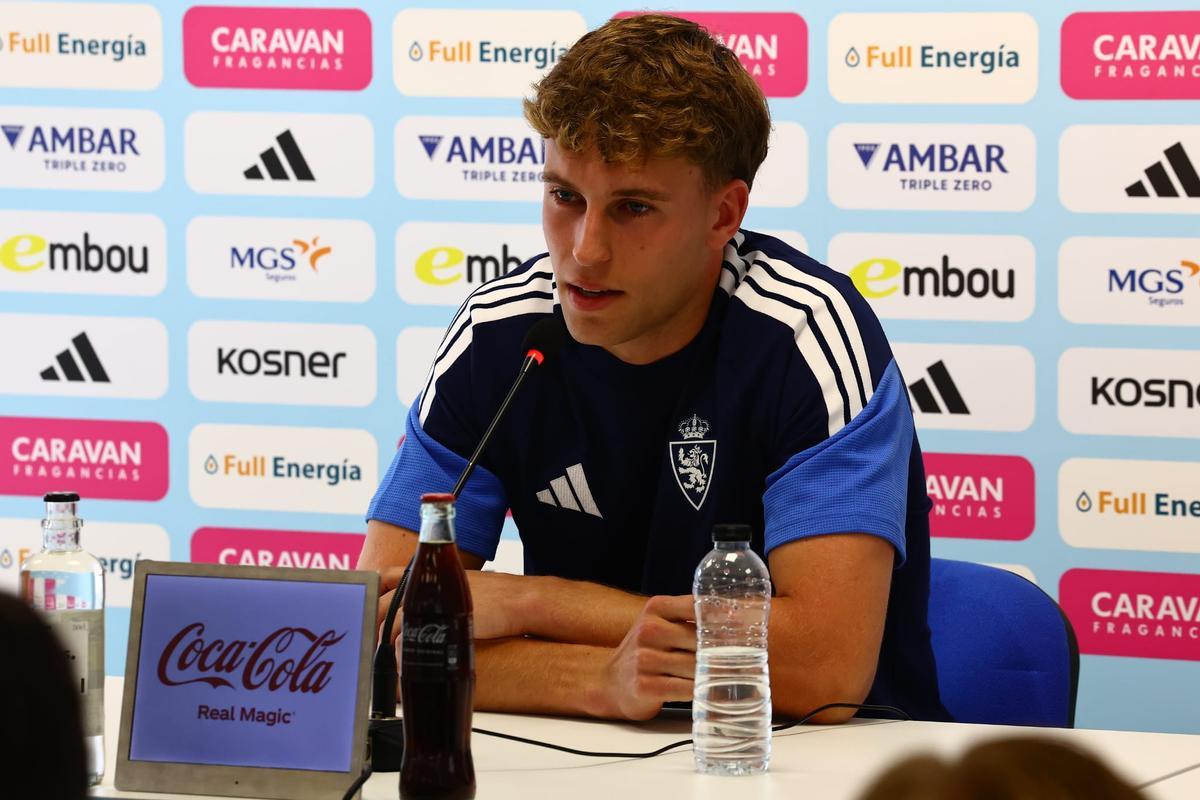 Sem Westerveld, en su primera rueda de prensa como jugador del Real Zaragoza.