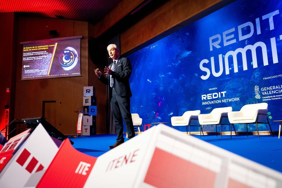 Javier Ventura–Traveset, Lunar Navigation & Science Manager de laAgencia Espacial Europea (ESA).