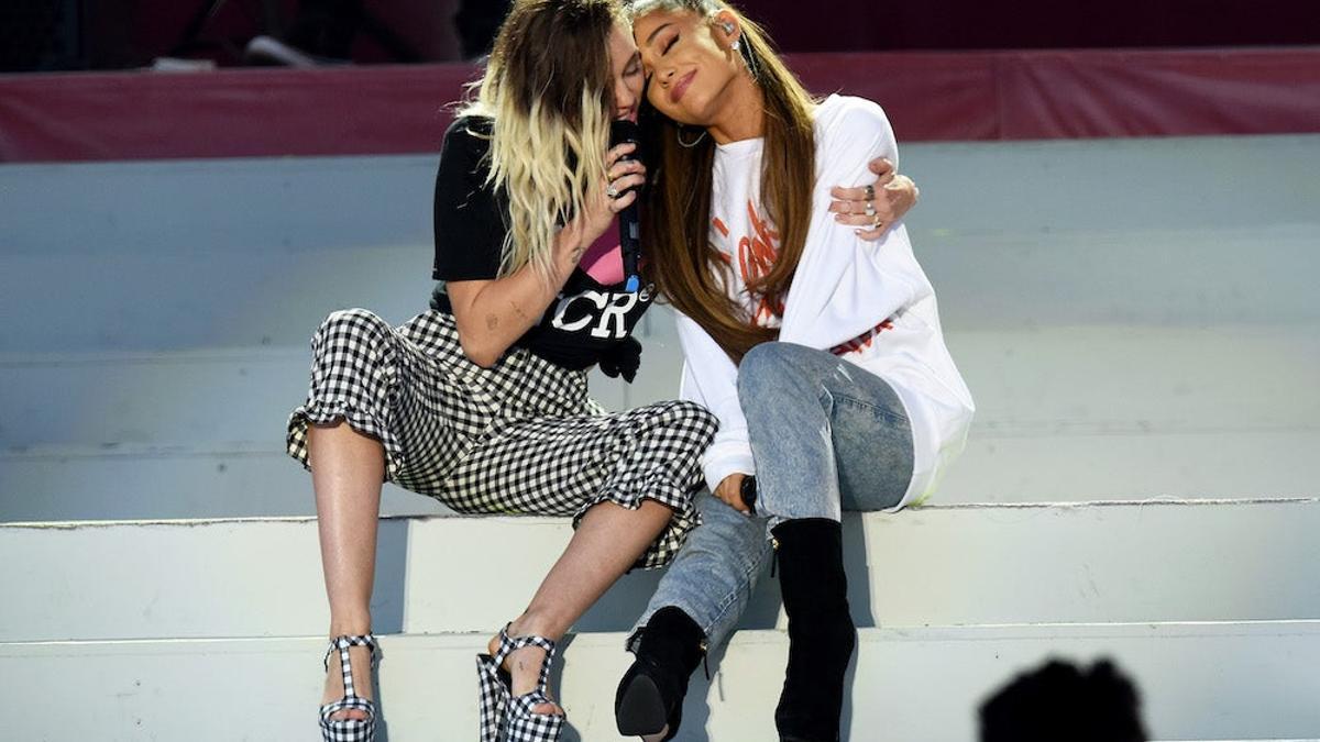 Ariana Grande y Miley Cyrus en 'One Love Manchester'