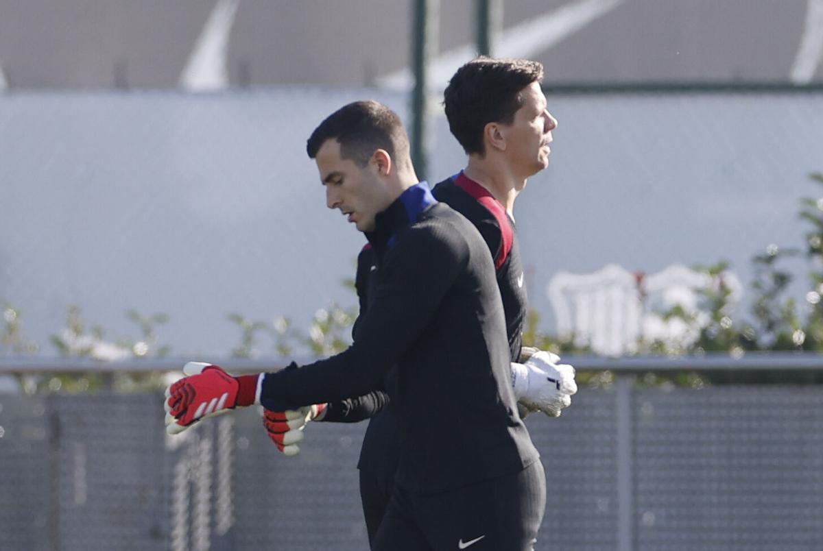 Iñaki Peña y Wojciech Szczesny en un entrenamiento del Barça.