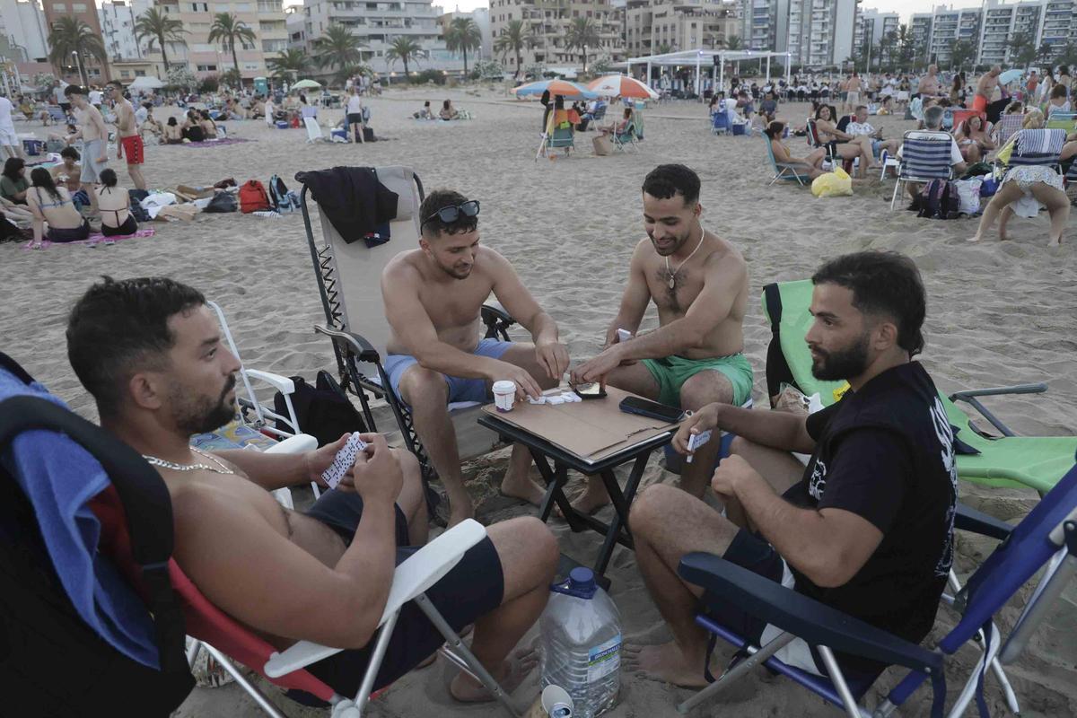 Las imágenes que ha dejado la Noche de San Juan sin hogueras en Sagunt