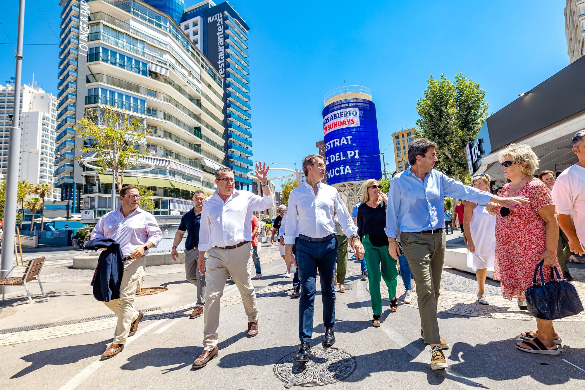 El presidente del PP nacional presenta un decálogo de medidas a los representantes del turismo entre las que se encuentra la renovación del Imserso