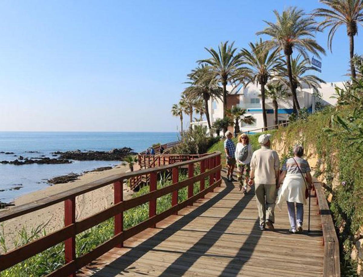 La Senda Litoral muestra entre los términos municipales de Mijas y Marbella estampas incomparables. | F. E.