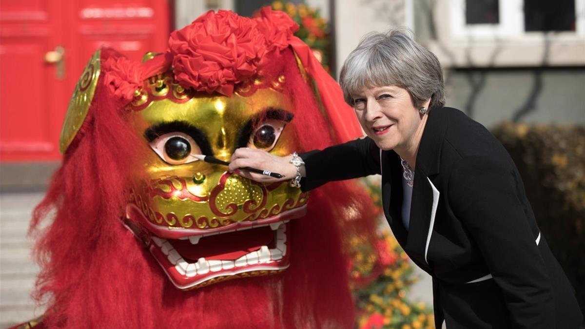 Theresa May, en su viaje oficial a China