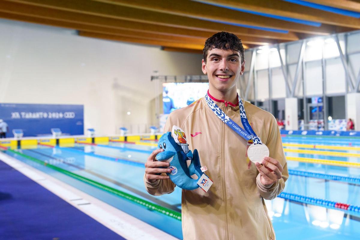 Cristóbal Vargas se colgó la plata en 1500 metros libre.