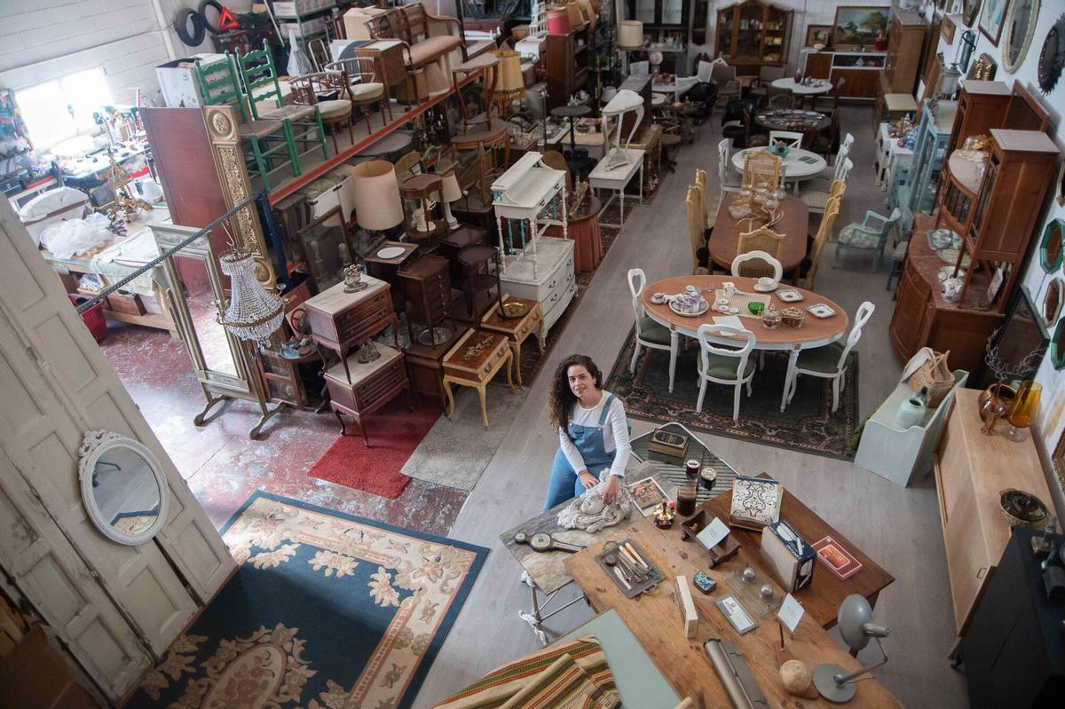 Guadalupe´s, la zaragozana que restaura muebles antiguos: "Los desechos de algunos son mis tesoros"