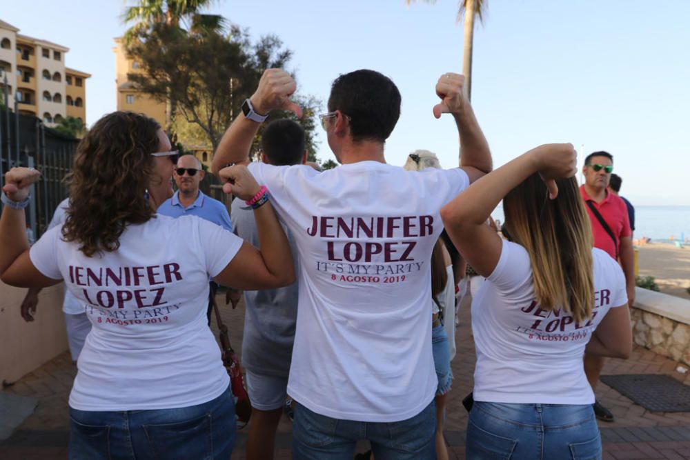 Gran expectación ante el único concierto de Jennifer Lopez en España. Se han formado largas colas hasta la apertura de las puertas del recinto del Marenostrum Castle Park, escenario del concierto.