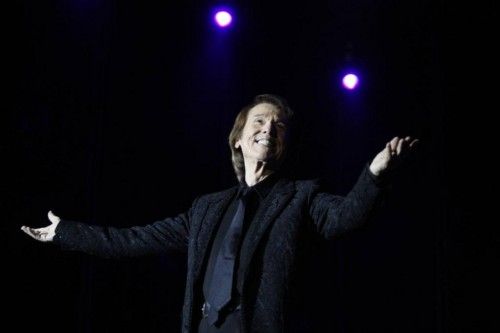 Raphael enamora en su concierto en la Plaza de Toros