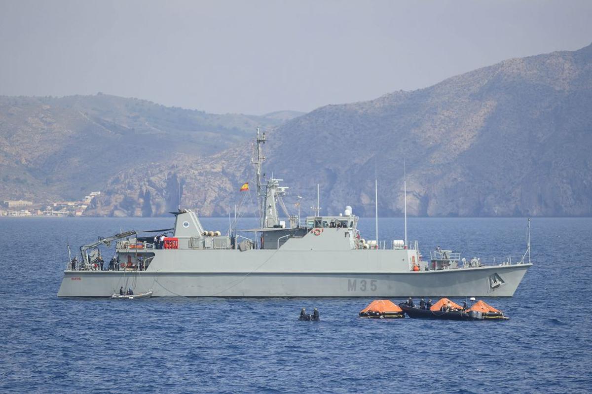 La Armada simula el accidente de un submarina para rescatar a su tripulación