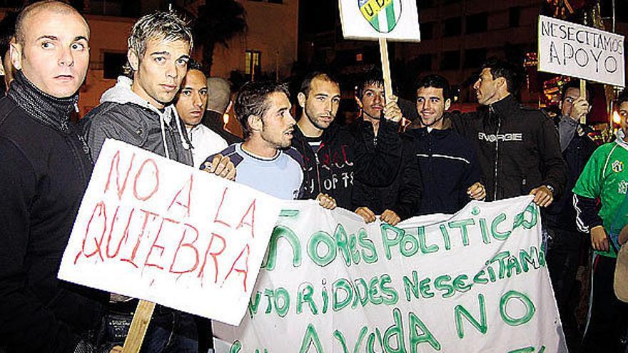 Imagen de una reciente manifestación de los jugadores de la UD Fuerteventura en Puerto del Rosario.