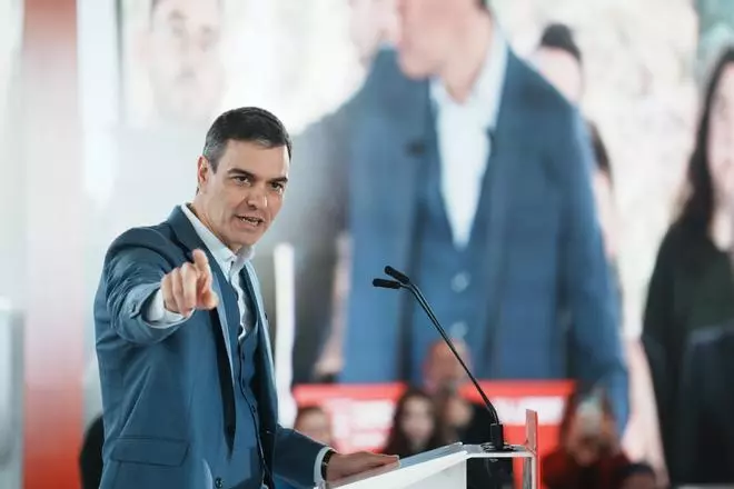 Sánchez dice que "España rompe récords de empleo" y la derecha "los récords de toxicidad"